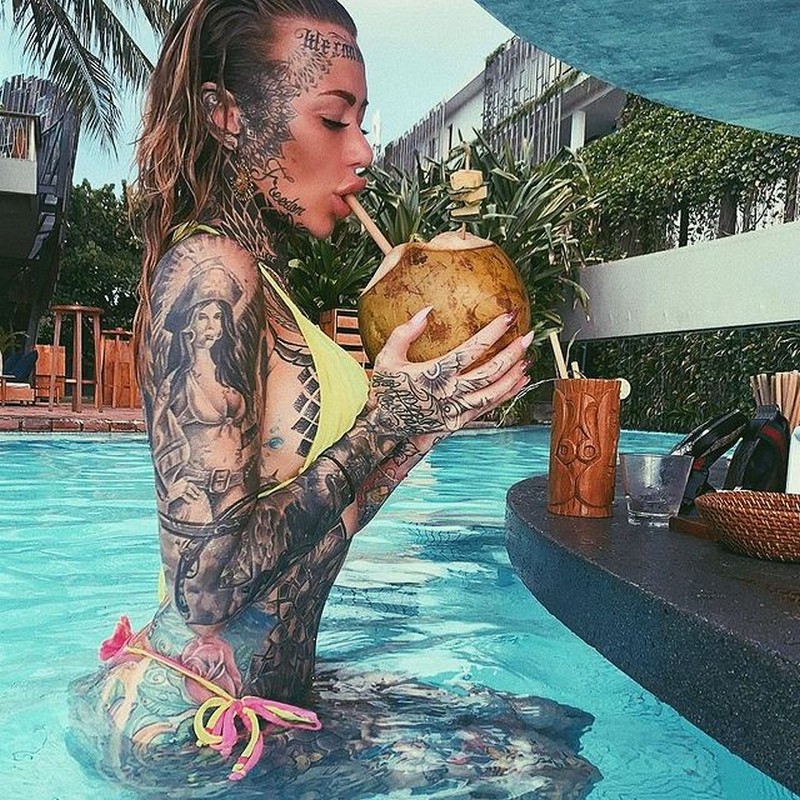 Becky Holt Ha Gastado Más De £ 35000 En Tatuajes Famosos Y Virales 